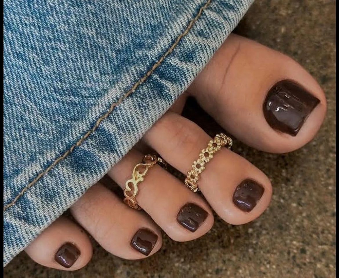 Remmiibby's tweet photo. What nail combo should I get🙈 #feetfetısh #selling #content #feet https://t.co/9cP3GCPVjg