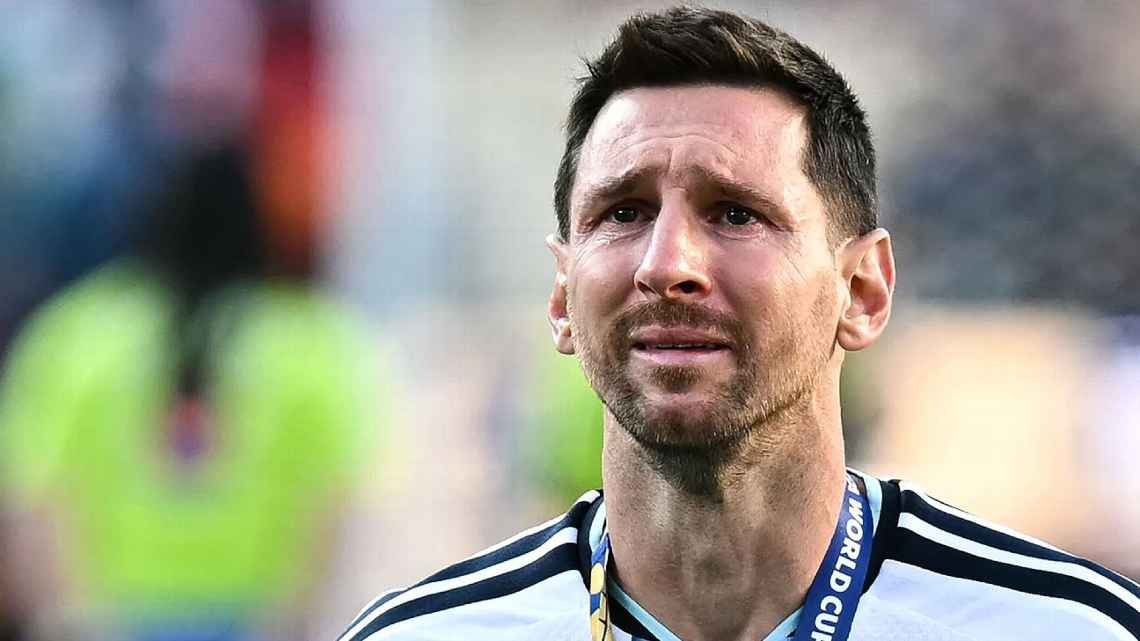 SportPlusv's tweet photo. El llanto de Messi conmueve al mundo tras la derrota de Argentina en la final del Mundial 2026

Lee más en: https://t.co/GI86xCHZhK https://t.co/hqJBDeLJ8N