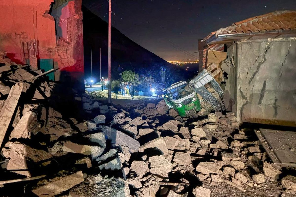 tdbnzmedia's tweet photo. 🚨 BREAKING: A deadly 5.5 quake has hit Peru’s Andes region, killing at least six and injuring dozens. Homes collapsed, hundreds displaced, and rescuers are still searching through rubble

#Breaking #Peru #Earthquake #Andes #Sicaya #Huancayo #RingOfFire #WorldNews #DisasterUpdate https://t.co/9sMwfsqnlZ