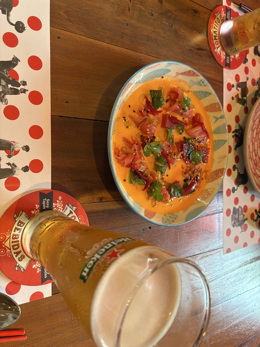 neet_psycho's tweet photo. ベトナムの料理は最高でした😃

ただ、ベトジェットの機内クソ寒すぎて深夜便にも関わらずほとんど寝れなかったわ😀 https://t.co/ED7EY98YTi