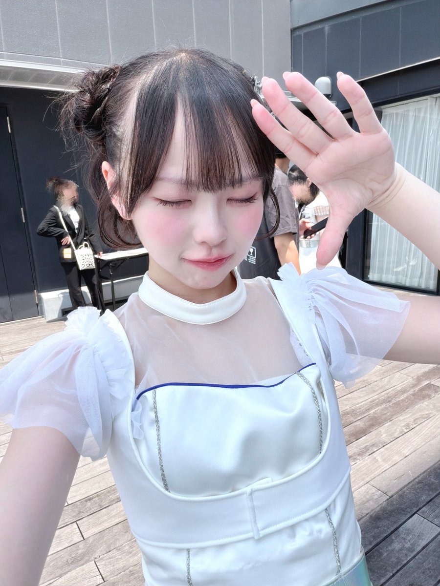_misora_48's tweet photo. おはよ〜！

これは、Zeppに降り注ぐ太陽が眩しすぎて
目を開けれないみぽらさん> <☀️

みなさん今日も素敵な日になりますように︎︎☺︎ https://t.co/kDK0otAbkL