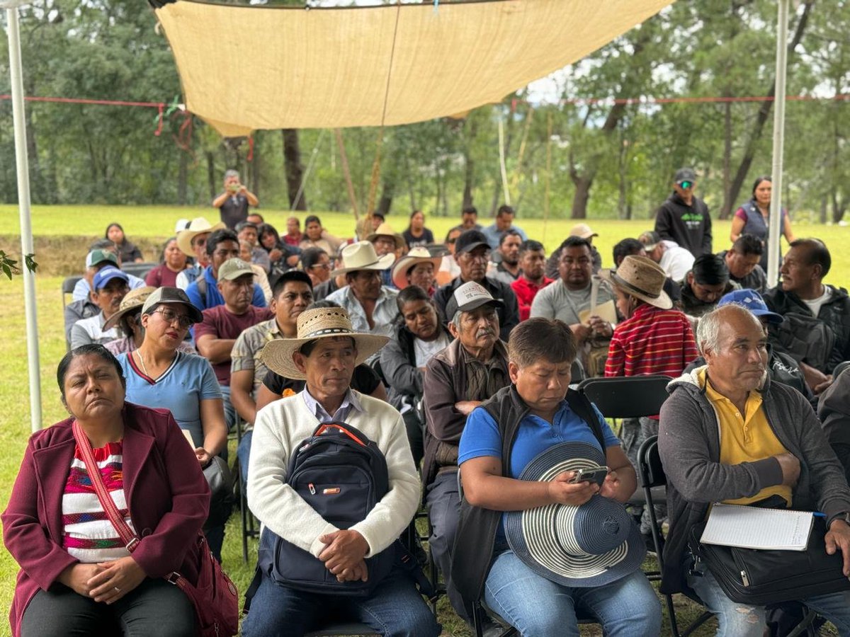 HctorSnche2284's tweet photo. En Tlaxiaco sostuvimos un importante encuentro con liderazgos de la Mixteca, junto a compañeras y compañeros comprometidos con el bienestar y el desarrollo de sus comunidades y de nuestro estado.

Seguimos fortaleciendo  el #MovimientoPorLaTransformaciónVerdaderaDeOaxaca. https://t.co/5bZlgzVNbS