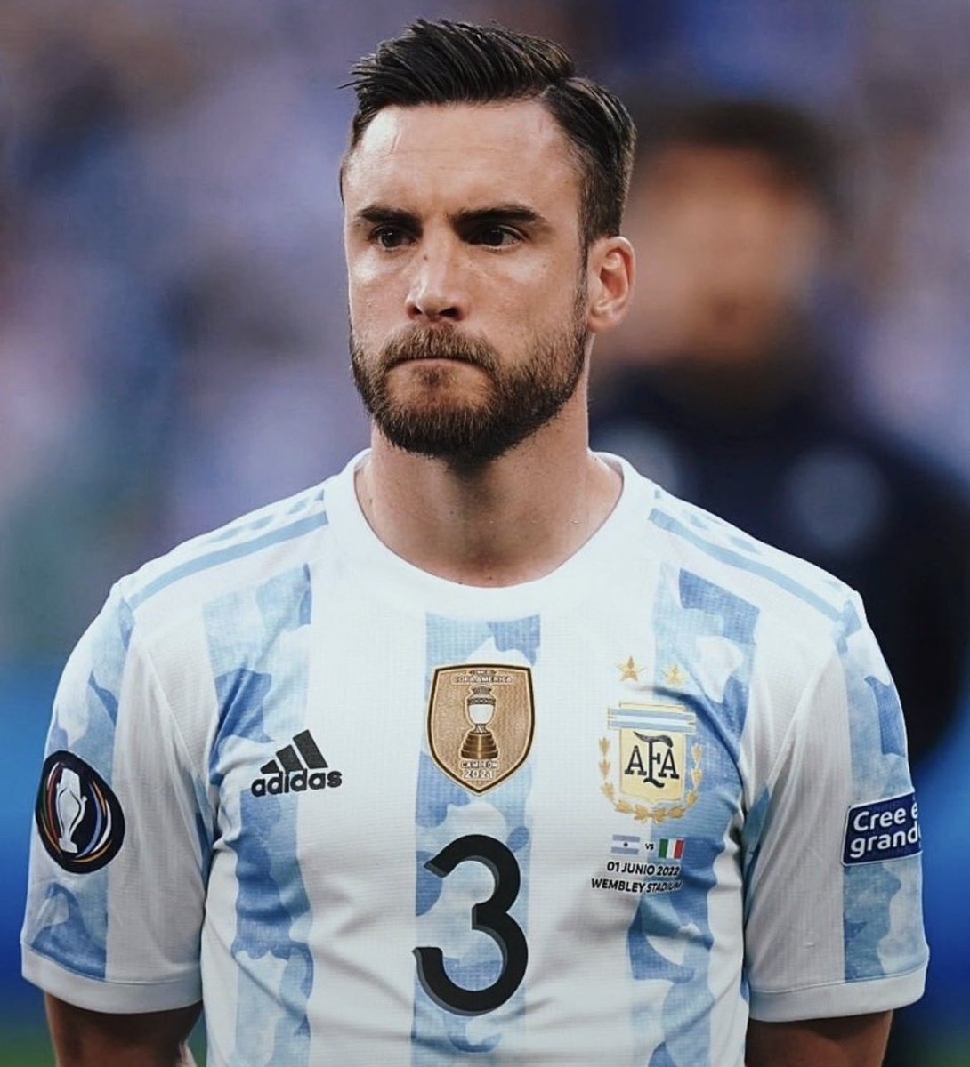 IatNacho's tweet photo. Sobrio, prolijo, disciplinado, templado

Tenía una misión y la cumplió a la perfeccion. Sin frustrarse, sin calentarse, sin patotear

Corre, marca, deja la vida. Le pegan, se levanta. No llora, no se queja. Se lesiona, y sigue igual

Que pedazo de jugador, siempre me encantó.

Discreto e infravalorado, pero no le importa. No juega para la cámara, sino para el equipo