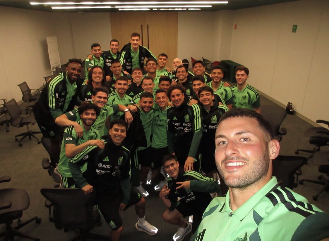 bamgyuno's tweet photo. @miseleccionmx LOS AMO CABRONES REGRESEN POR FAVOR https://t.co/w26wyrgoVY