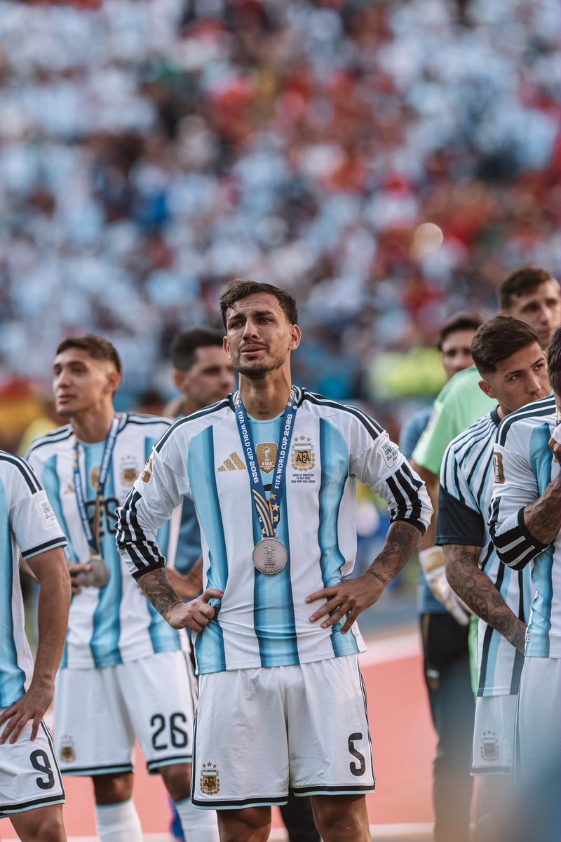 Noticiabondi's tweet photo. Muchísimas Gracias a nuestros jugadores que dejaron la vida en la cancha Gracias muchachos nos hicieron muy felices Dos copas Américas una finalísima y la copa del mundo muchísimas gracias campeones Gracias por hacernos tan felices 🫂 https://t.co/peBFzV4MGT
