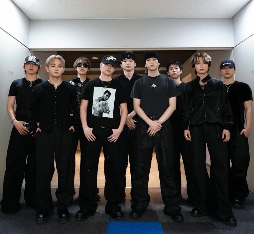 _ayachiiiii's tweet photo. BMSG最高すぎたー！
シュント、ソウタ、リュウヘイ3人でラスボス登場みたいなね笑
シュント締めで、ナイス背中🧢🤍

#BEFIRST 
#音楽の日 https://t.co/TJCd44QYEj