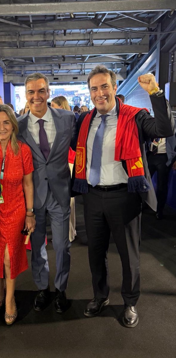 mooonlightbby's tweet photo. My two favourites celebrating Spain’s historic win. 🇪🇸 https://t.co/7678SHubQz