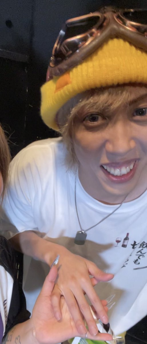M29N79's tweet photo. シンプルに指が細長くて羨ましい🙃笑 https://t.co/r6WTB7K5Z7