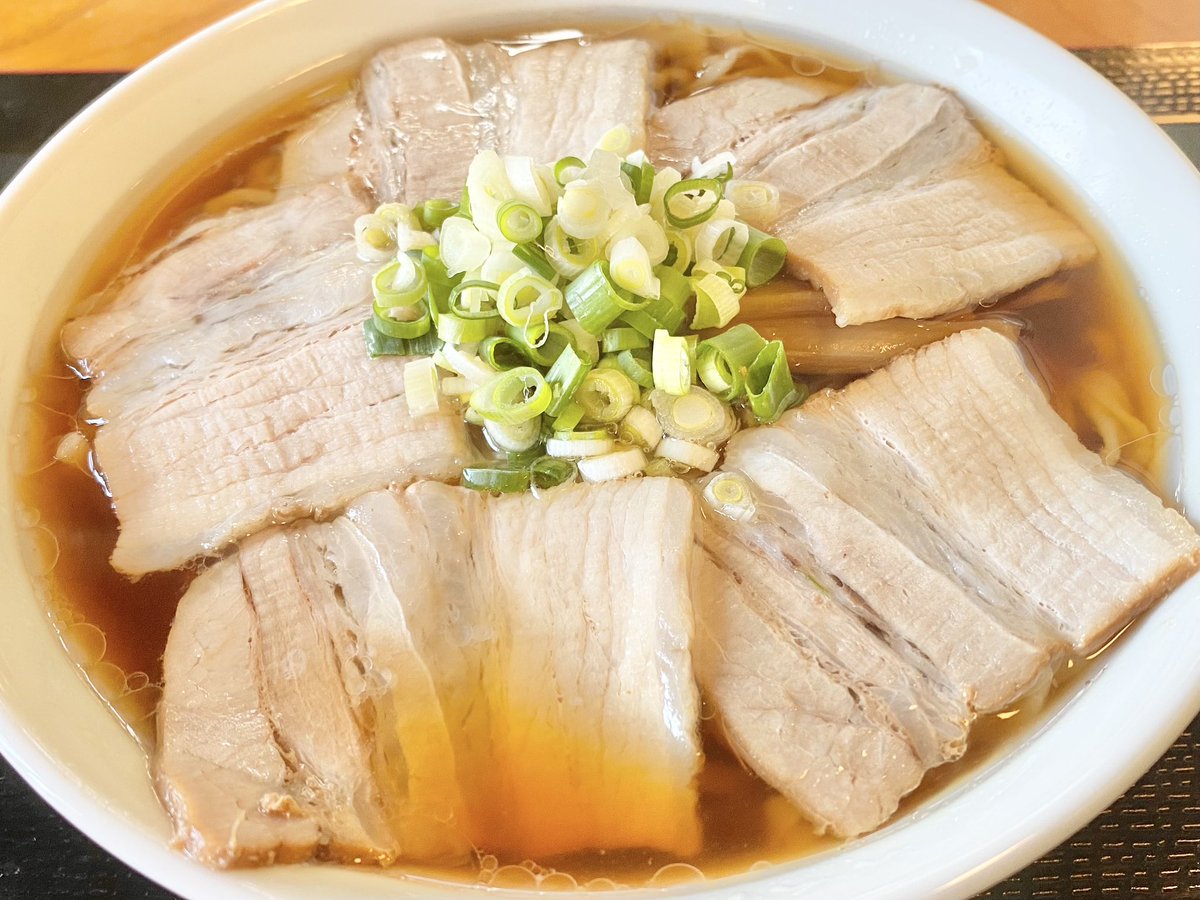 yuiga331089's tweet photo. ☀️おはようございます！
山どりです🐓

【支那そば】🍜✨

今日も丁寧に仕込ました
あっさりとした中にも
旨みが広がる、
どこか懐かしい一杯です😊

ぜひご賞味ください！

明日、明後日は休みを
いただきます。 https://t.co/NYm70uQucE