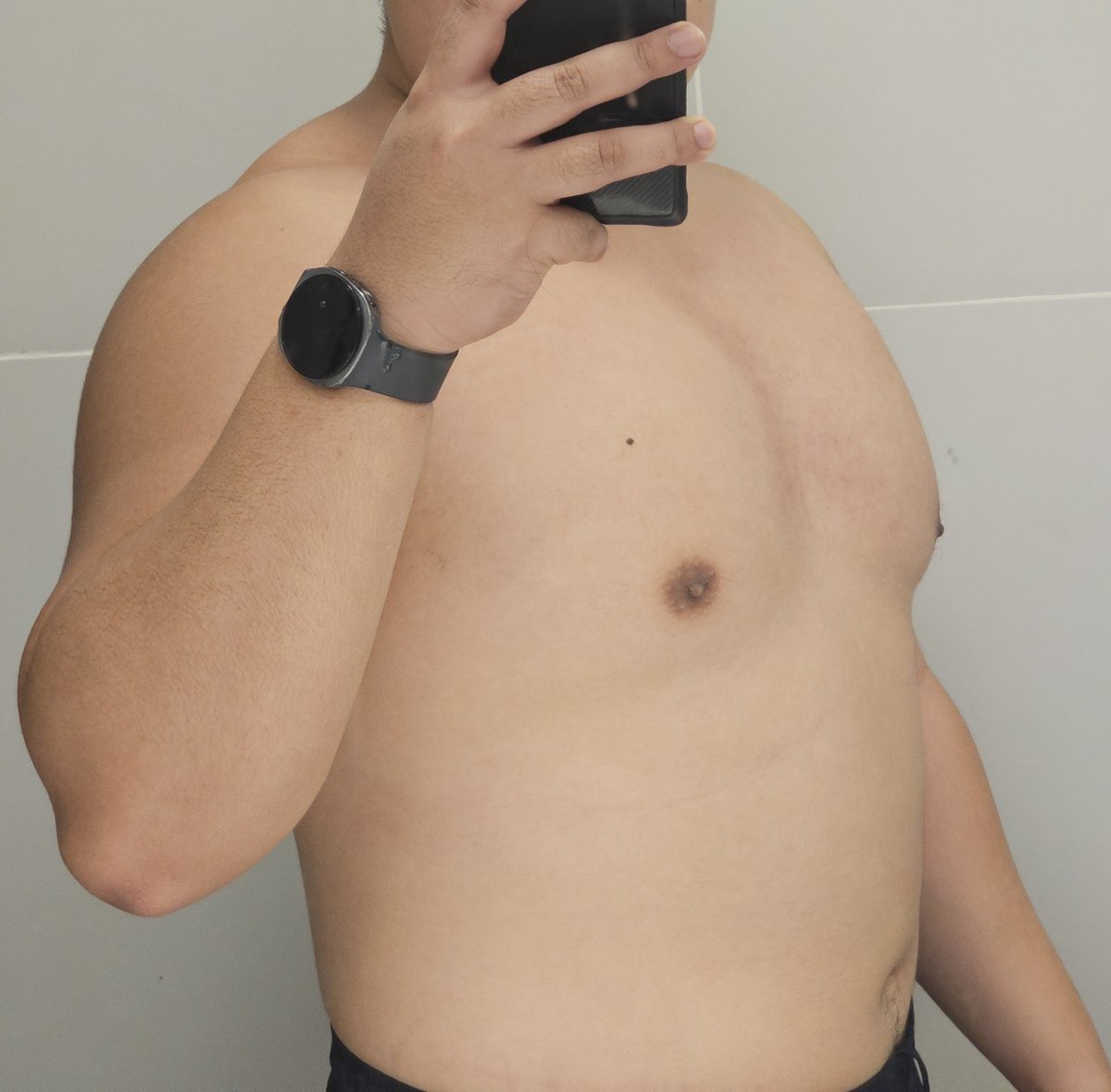 Reverb199x's tweet photo. 3 year difference, tried slimming down this year but failed lol https://t.co/6LUTkxRAg6