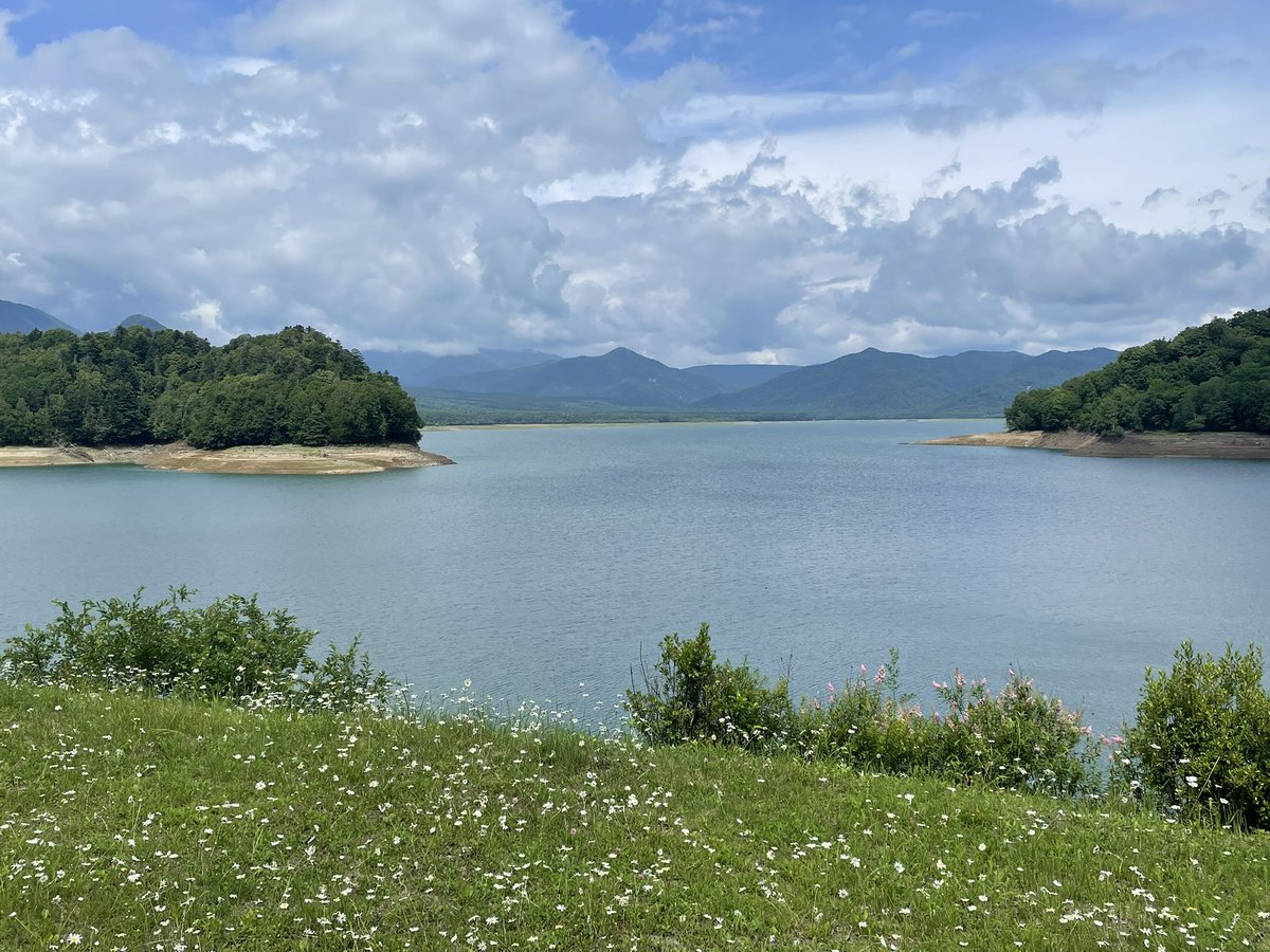 ADV_hiroB's tweet photo. 糠平湖展望台。
見晴らしのいい湖。
エメラルドグリーンに見えてとてもいい。 https://t.co/WFBWu349wW