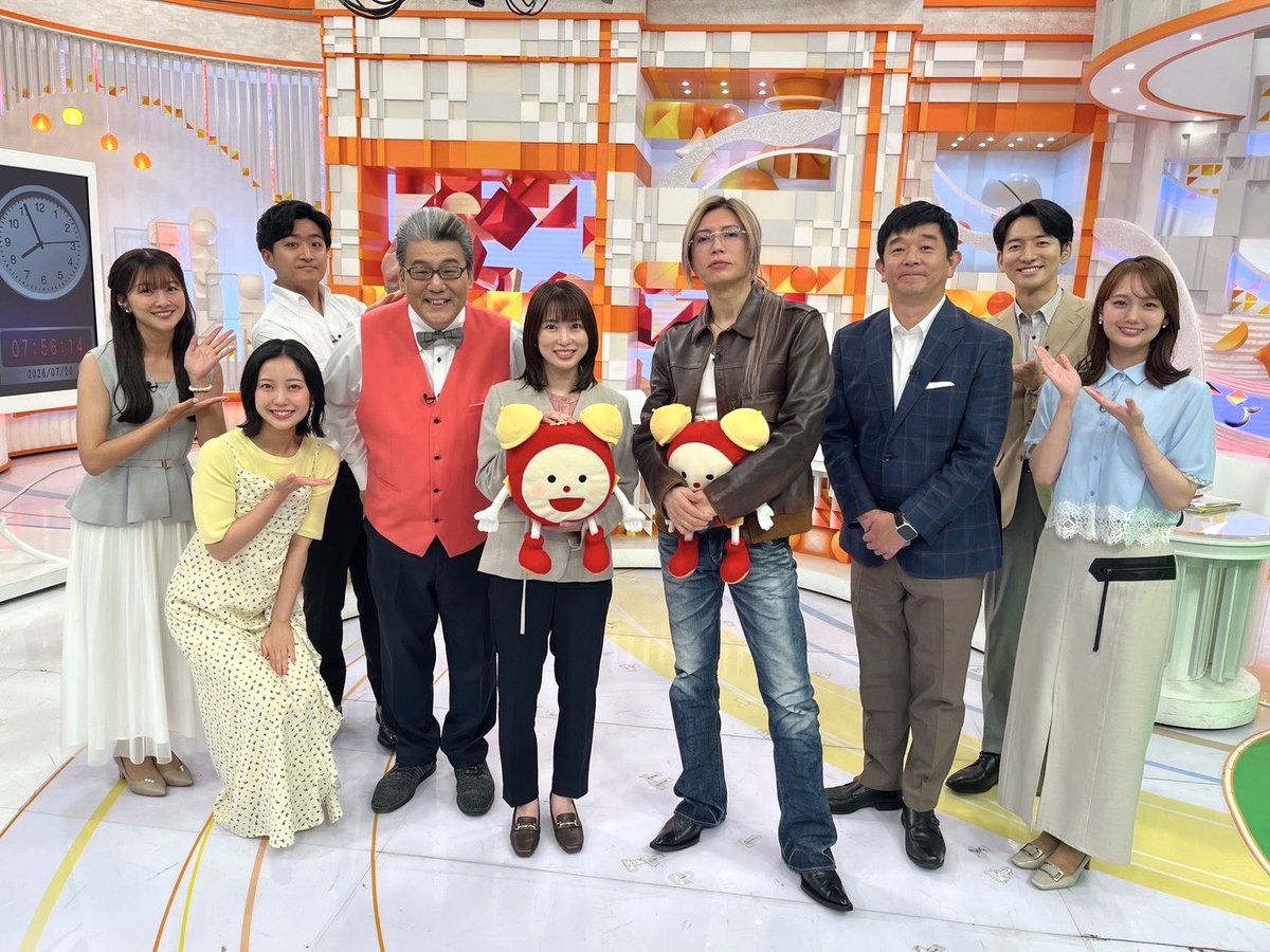 cx_mezamashi's tweet photo. 新月9ドラマ「#ブラックトリック ～裁きを操る弁護人～」から #GACKT さんと #志田未来 さんが生出演😉

美食家GACKTさんの豪華差し入れ弁当は素材から吟味した特注品なんだって🍱
共演の志田さんへの信頼度も100％で打ち合わせでは「コメントは未来に任せた！」と何度も言ってたよ😆

#めざましテレビ https://t.co/PG2dRoq1sf