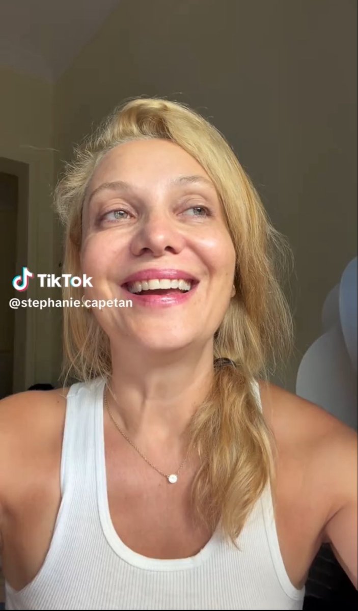 stefsupport's tweet photo. εχει το πιο λαμπερό χαμόγελο🌟
#stephaniecapetanides https://t.co/nSDvMIwZJj