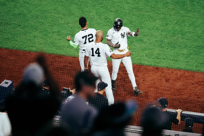 Jazz Chisholm Jr. celebrates his home run with José Caballero and Amed Rosario. 