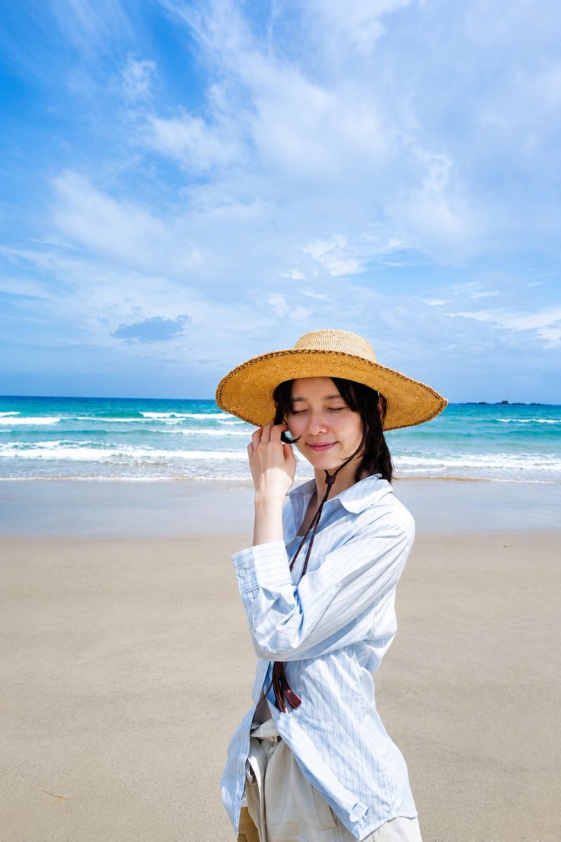 belleequipe1031's tweet photo. 今日は #海の日

推しと海
果てしない透明感とブルー✨

#加藤小夏
#全肯定bot

小夏さんと海の画像、他にもお持ちの方いらっしゃいますか？ https://t.co/z8xzt67ydz