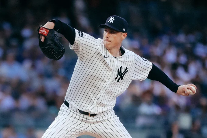 Ryan Yarbrough pitches against the Dodgers. 
