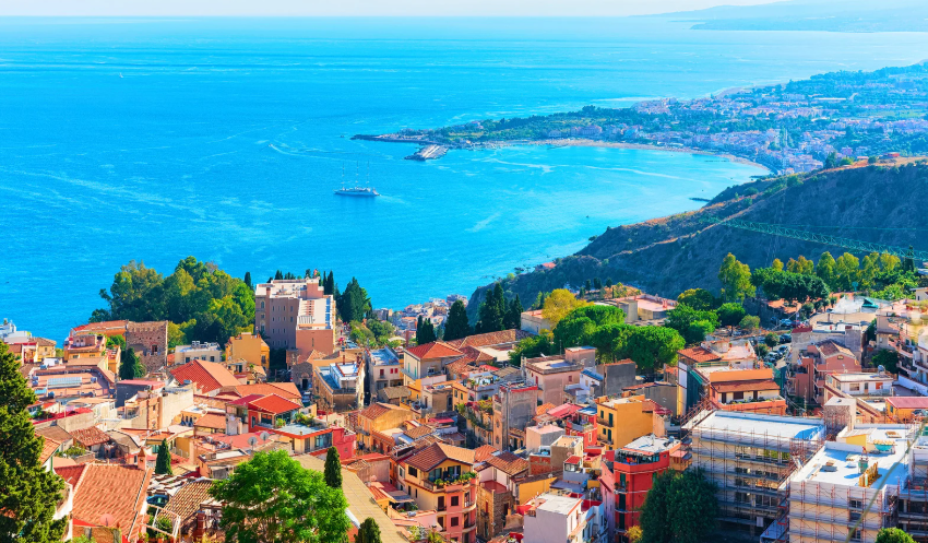 TimelessTrvlr's tweet photo. Taormina feels like Sicily showing off. 

Ancient ruins, blue water and Mount Etna in the distance make it hard to believe one place gets all of this. https://t.co/zlYrOkQ38P