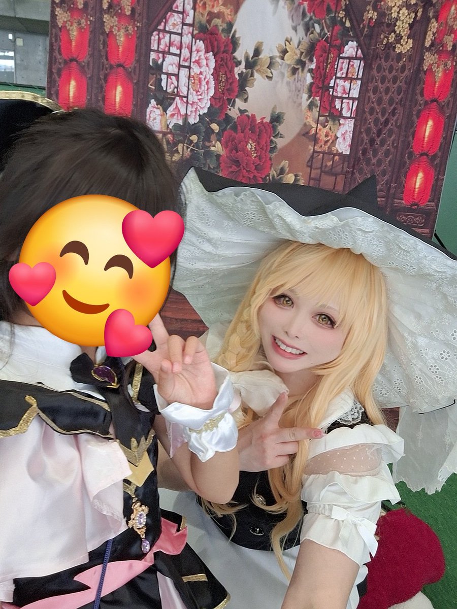 8888_yotsubachi's tweet photo. 昨日はおでライに参加！

めぐみちゃんと一緒に、まなつくんのスペースで売り子してきました★

お隣のスペースにいた、可愛すぎるアルカナちゃんとお友達に♪
沢山一緒に写真撮りました～★
とにかく可愛い‼

私の量産型キノコ名刺も沢山貰って頂けて嬉しかったです
交流ありがとうございました♪ https://t.co/ATIyZfDFyk