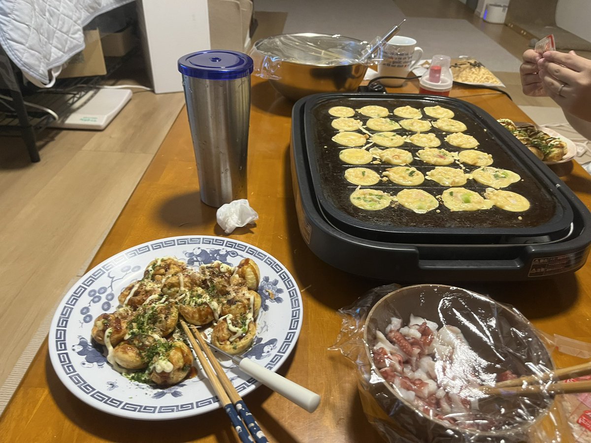 Moonwalker9q's tweet photo. 久しぶりにこんにゃく焼きじゃなくたこ焼き作った https://t.co/75tviuvoS7