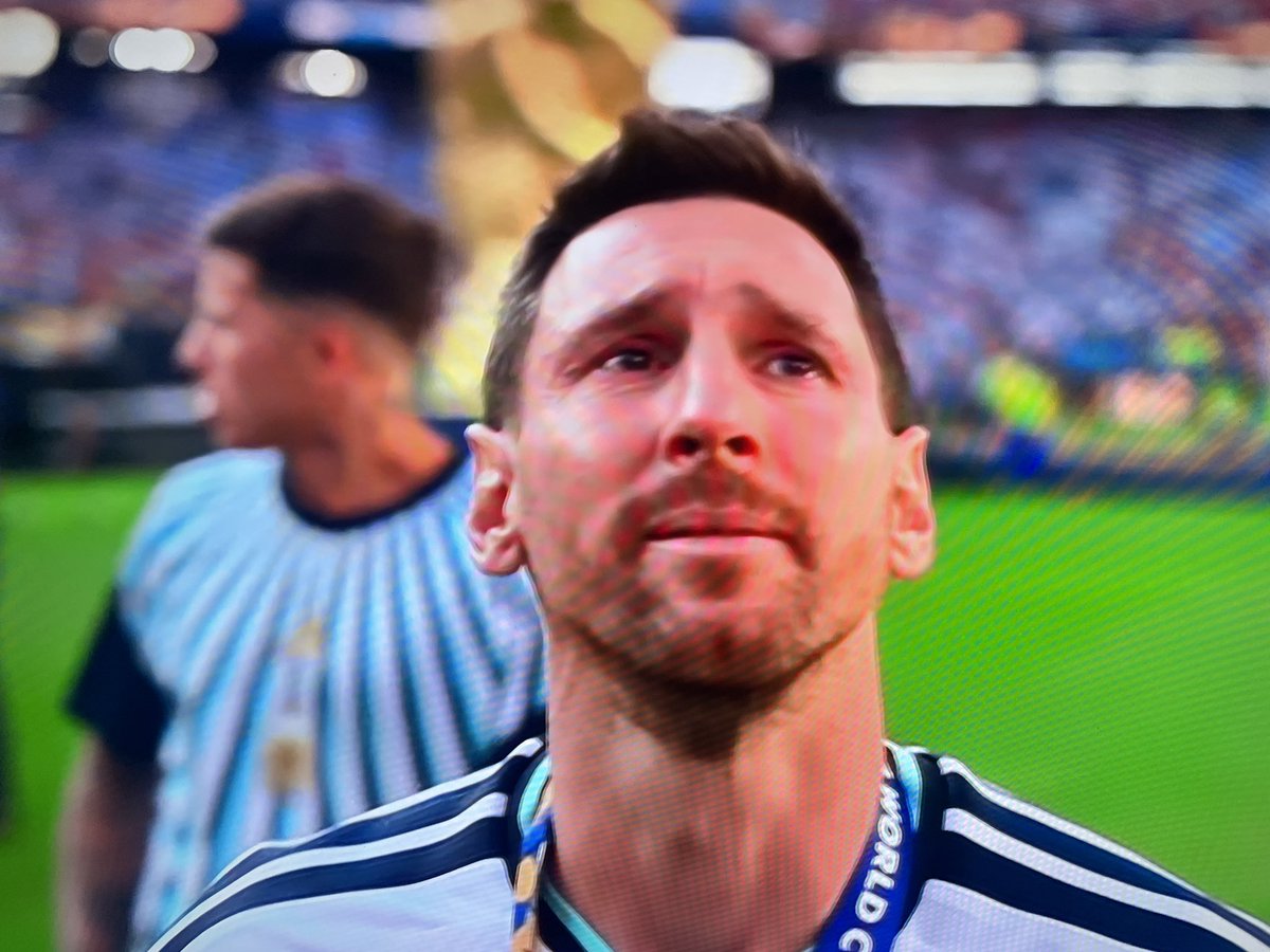 divaraneda's tweet photo. @lola_rabbitx Llorón 😭 
@Maradona es más Grande q Messi y este petiso le quiso faltar el respeto. https://t.co/aJwlYVG6Ml