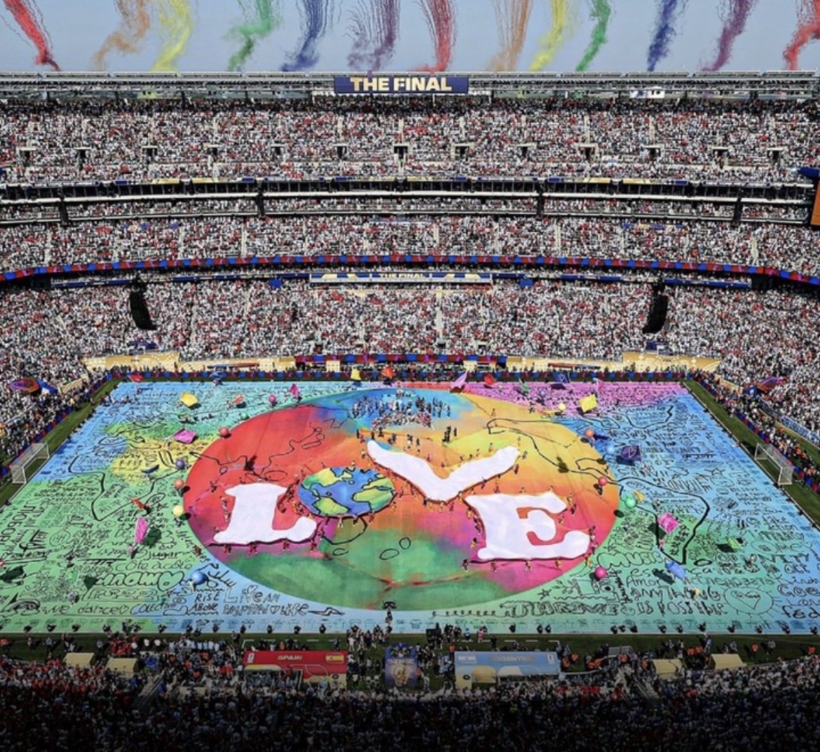 ImTheLucx's tweet photo. USA: "El mundial nos une, todos somos hermanos, viva la paz mundial 🥰"

USA apenas termina el mundial: "BOMBARDEEN IRÁN HIJOS DE PUTA 🗣️🦅" https://t.co/KkG468sSR1