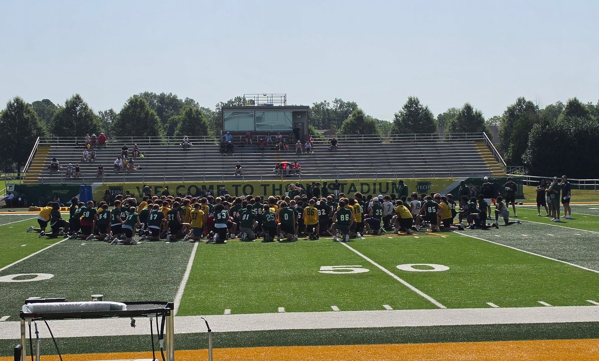 Hunt_Sanders11's tweet photo. Had a great time at the @ATUFootball camp today. Thank you again @CoachB_Proc for the invite. I really enjoyed working with @CoachRiley7 for WR. I was able to get in a few reps and then switched to Safety for a few reps for the 7v7 set up and even had a pick! Thank you Coaches for putting on another great camp! @RoyThompsonFB @FrankEspy @KevinNJWewers @CoachFantuzzi @CoachTEspy42 @jjohnson32_ @CutterFootball @jsbrown6 @joshmills3231
#AGTG #ArkansasTech #ClassOf2027 #DB #Safety #WR