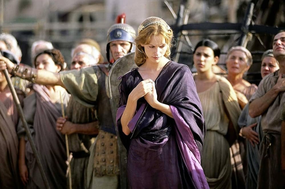 onlybaybes's tweet photo. Sienna Guillory as Helen of Troy (2003) https://t.co/shRIm8f3nr