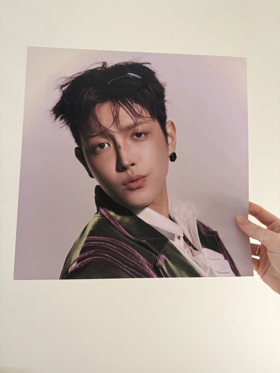 hwamelo's tweet photo. this hj poster from the vinyl got me FUCKED UP 😭 https://t.co/IlpZI4dZVV
