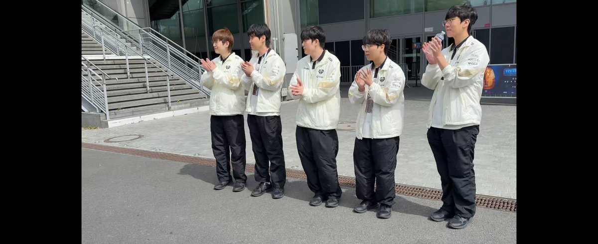 Wemidchovy's tweet photo. 젠지 너무 고생하셨습니다.
#GENG #EWC26 #EWC26SuperFan #GENGSuperFan @GenG_KR @EWC_EN https://t.co/xYOI4GVo1b