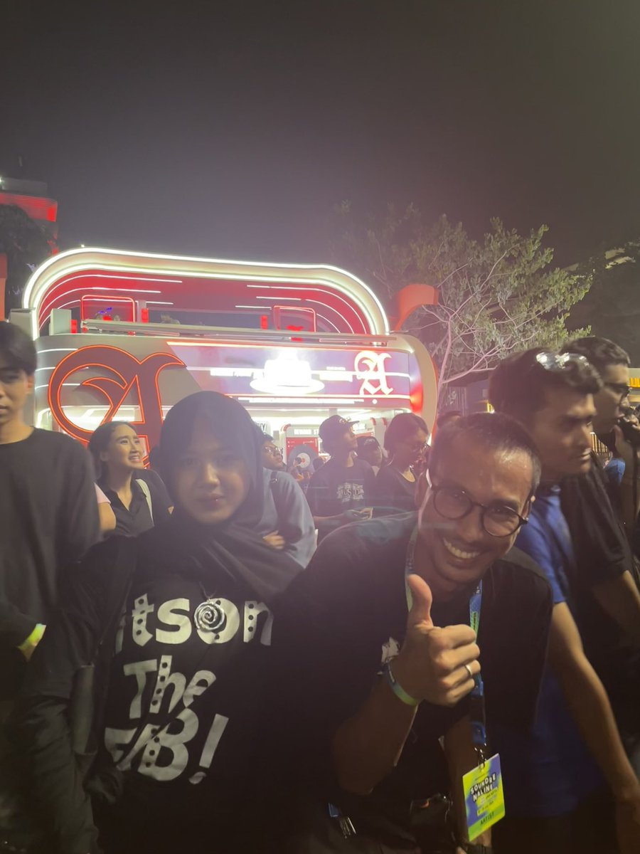 c4stleoflove's tweet photo. wooooowww #bestcombo @karf1anda x @DIIV https://t.co/3BFV20JQoT