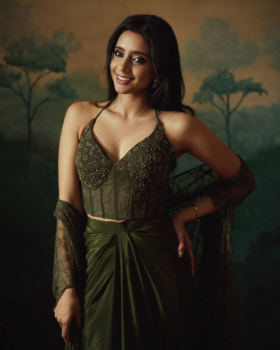 manisha_mithra's tweet photo. Your style, elegance, and smile make this morning even brighter. Have a wonderful day! 🌸 #mondaymorning #weekdayvibes #girlsstyles #girlstrends #girlsfashion #girlsposes #girlsoutfits #girlsshoot #duskybeauty #tamilponnu #nammaveetuponnu #thalaivarnirandharam #Jailer2 https://t.co/9aQdB9E4Ug