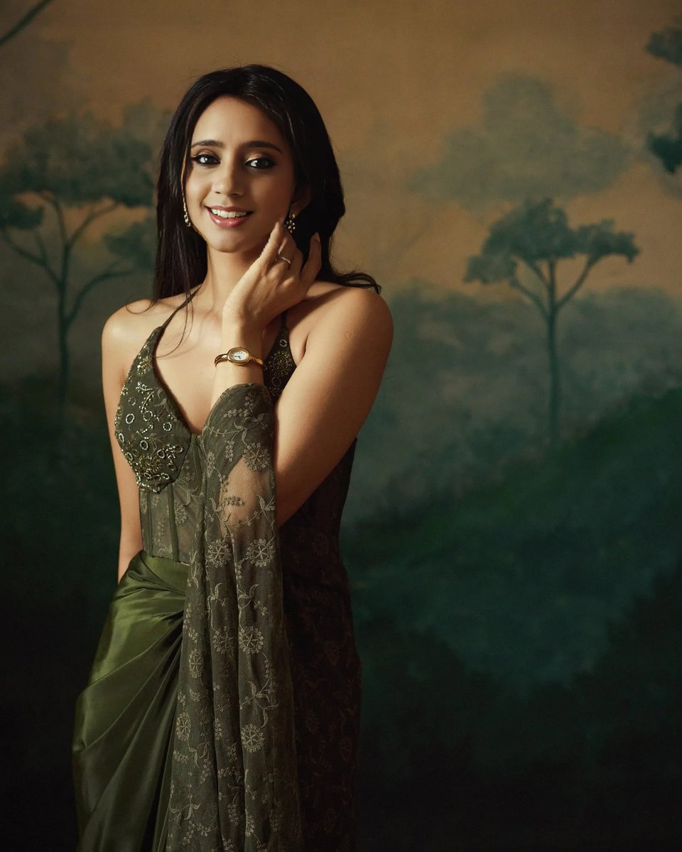 manisha_mithra's tweet photo. Your style, elegance, and smile make this morning even brighter. Have a wonderful day! 🌸 #mondaymorning #weekdayvibes #girlsstyles #girlstrends #girlsfashion #girlsposes #girlsoutfits #girlsshoot #duskybeauty #tamilponnu #nammaveetuponnu #thalaivarnirandharam #Jailer2 https://t.co/9aQdB9E4Ug