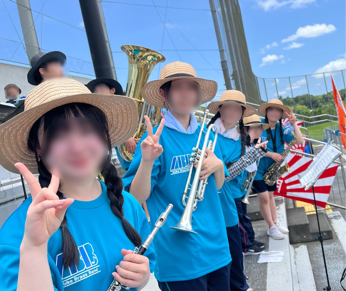 abiko_brass's tweet photo. 7月9日(木)
野球応援📣☁️

選手たちの背中を押せるよう、スタンドから精一杯の音を届けました🎺🥁

惜しくも敗戦となりましたが、大きな声で励まし合い、最後まで必死にプレーする選手たちの姿から本当にたくさんのパワーをもらいました。 https://t.co/bai2KpQLUf