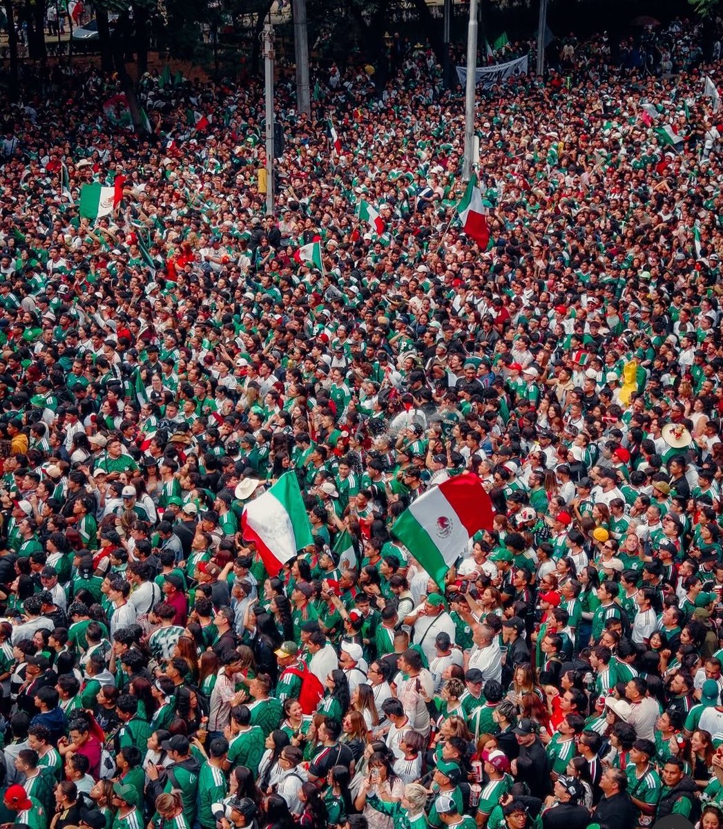 arturiano33's tweet photo. Pues se nos fue el Mundial 2026.

El 1er mundial que vivimos como anfitriones muchos de nosotros.
El mundial donde más ilusionó y unió la selección mexicana.
El mundial que más esperé y valió la pena.

El mundial que más disfruté y que más recordaré por el resto de mi vida 🇲🇽❤️ https://t.co/ADBgUoDZ1t