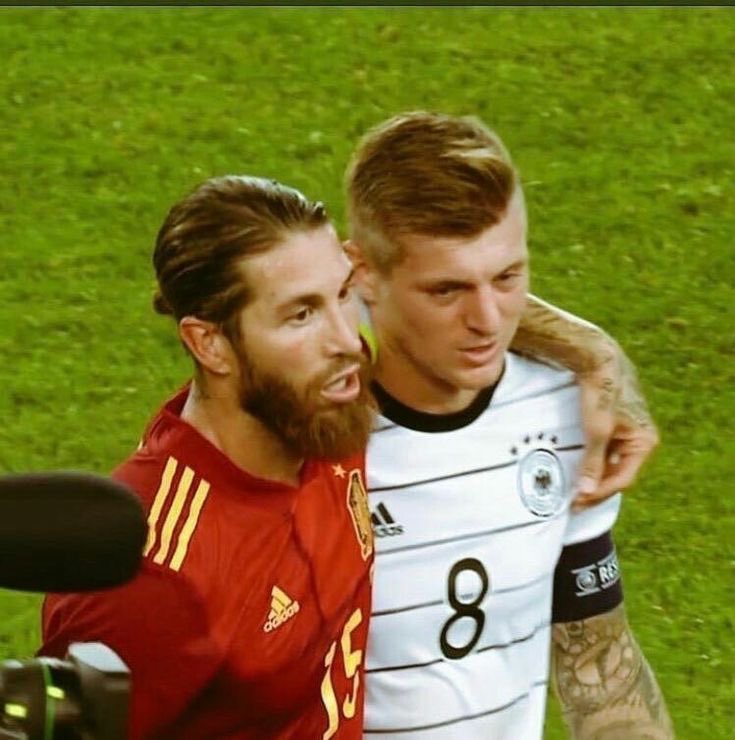 osatoharu's tweet photo. becajuu as favs do futebol - a thread bb https://t.co/H1PJokL5oG