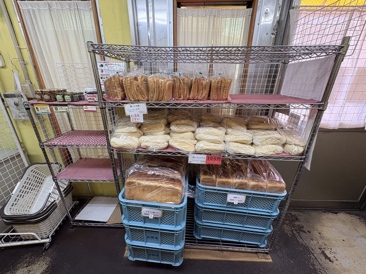 pan_chokubai's tweet photo. おはようございます☀️

ご来店お待ちしております♫

■商品情報■
・食パンあります🍞✨
・ハードドッグ、白いコッペパンお値打ちに販売します♫
・その他商品多数あります✨

LINEが届かない時はVOOM(ブーム)をご覧ください🎶
🔔月〜金17時30分までの営業
🔔土曜日は17時までの営業 https://t.co/zs1KlM93SK