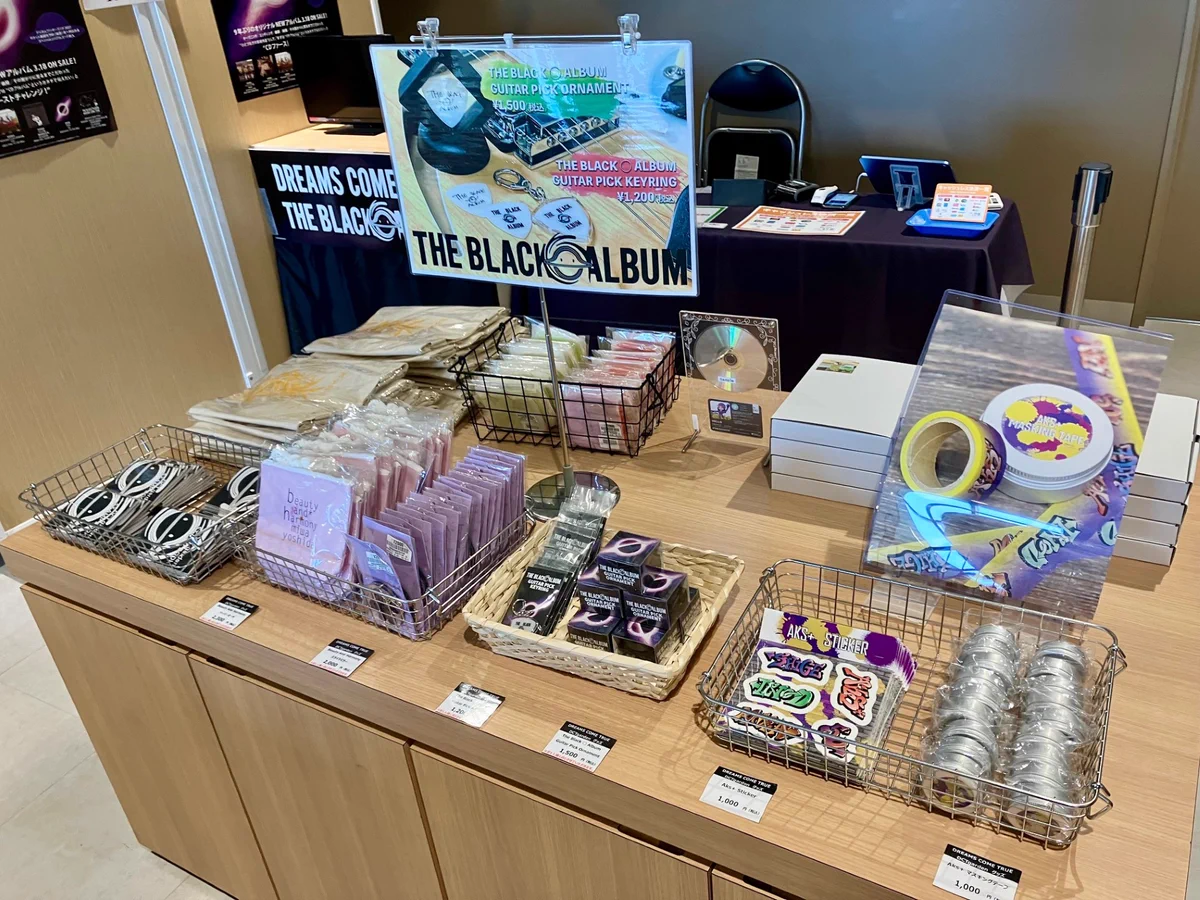HMV&BOOKS NAMBA a X: 