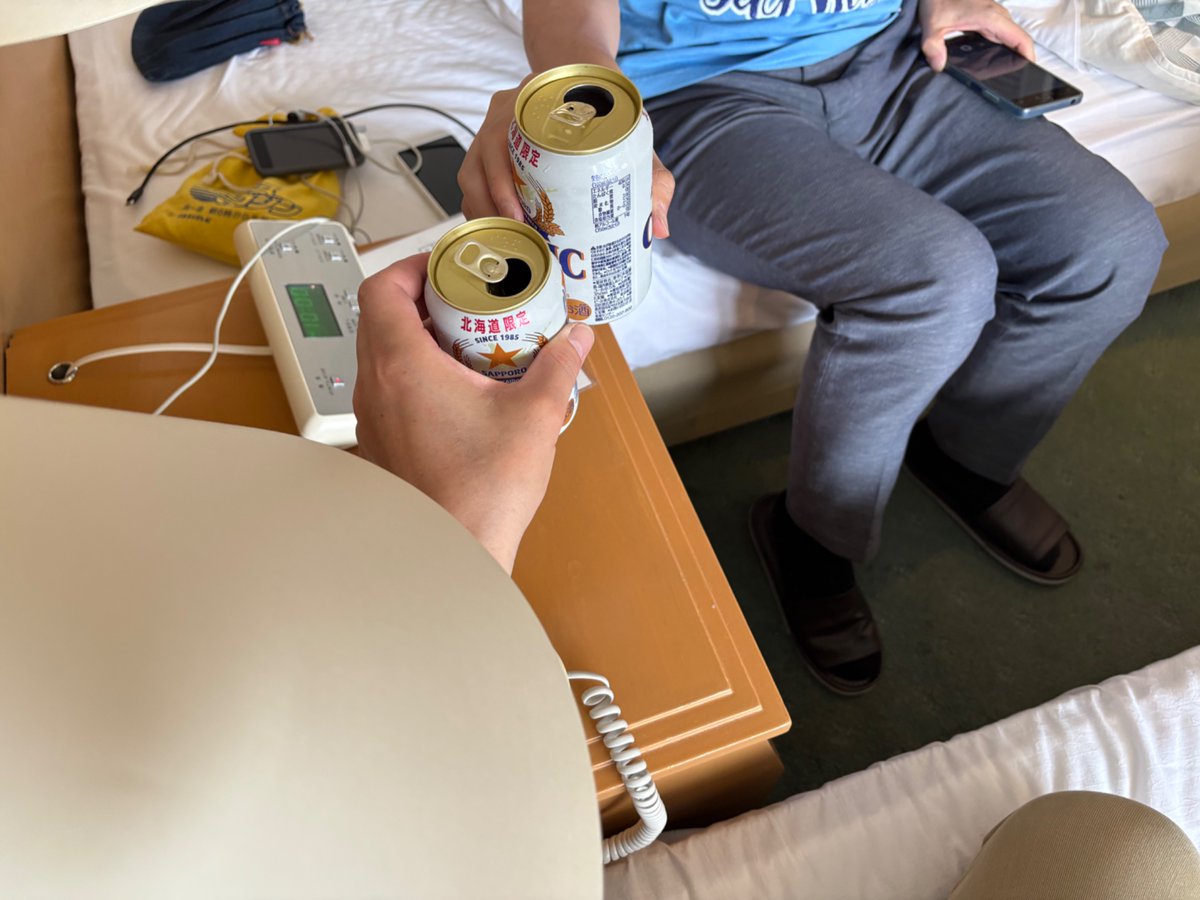Aik__san's tweet photo. チェックアウトまでやる事が無いので、取り敢えず迎え酒 https://t.co/I1FXuhHpJg