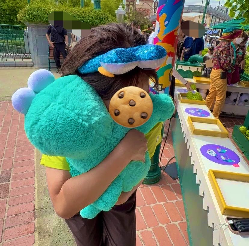 喜びの瞬間を友達が撮ってくれてた🥰 ネオンクッキーモンスターを