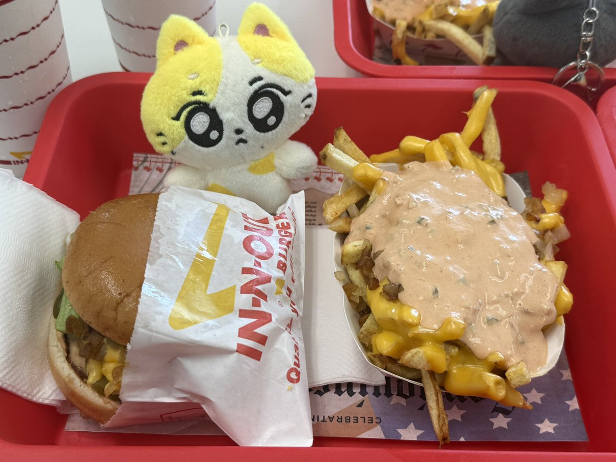 wonnino's tweet photo. when you put the wonchu on the burger https://t.co/l53FXSFzbj