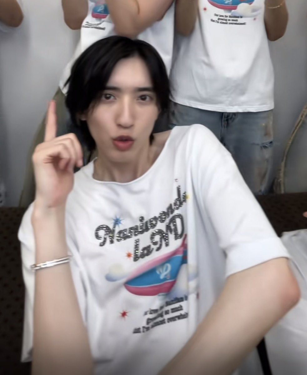 おウワサの笑⃝ブレスレット早くも2本復活てるしﾖｶｯﾀﾈ よく見たらツアT