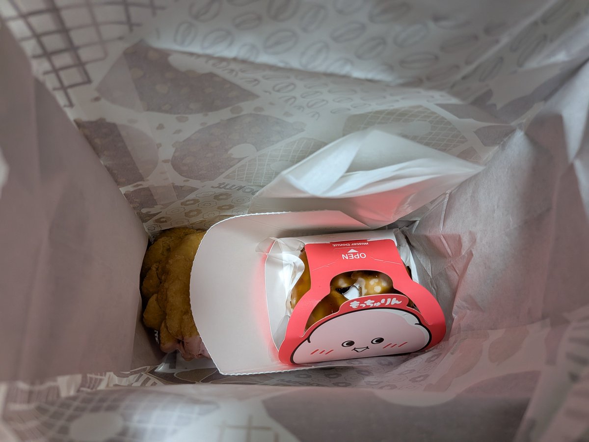 chippnberry22's tweet photo. おはようございます😃
昨日のおやつとミスドと昨日の晩ごはん。 https://t.co/VX45TB0E56