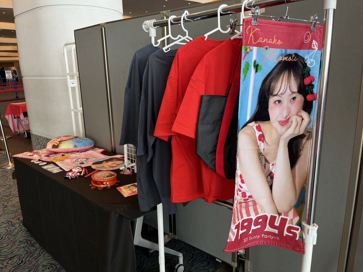 harueshoten's tweet photo. #百田夏菜子 32!SUNNY PARTY~!!
オフィシャルグッズ本日の購入制限はこちら！

はるえ商店にてお待ちしております😊

#ももクロ https://t.co/ZmhTsWgoGI