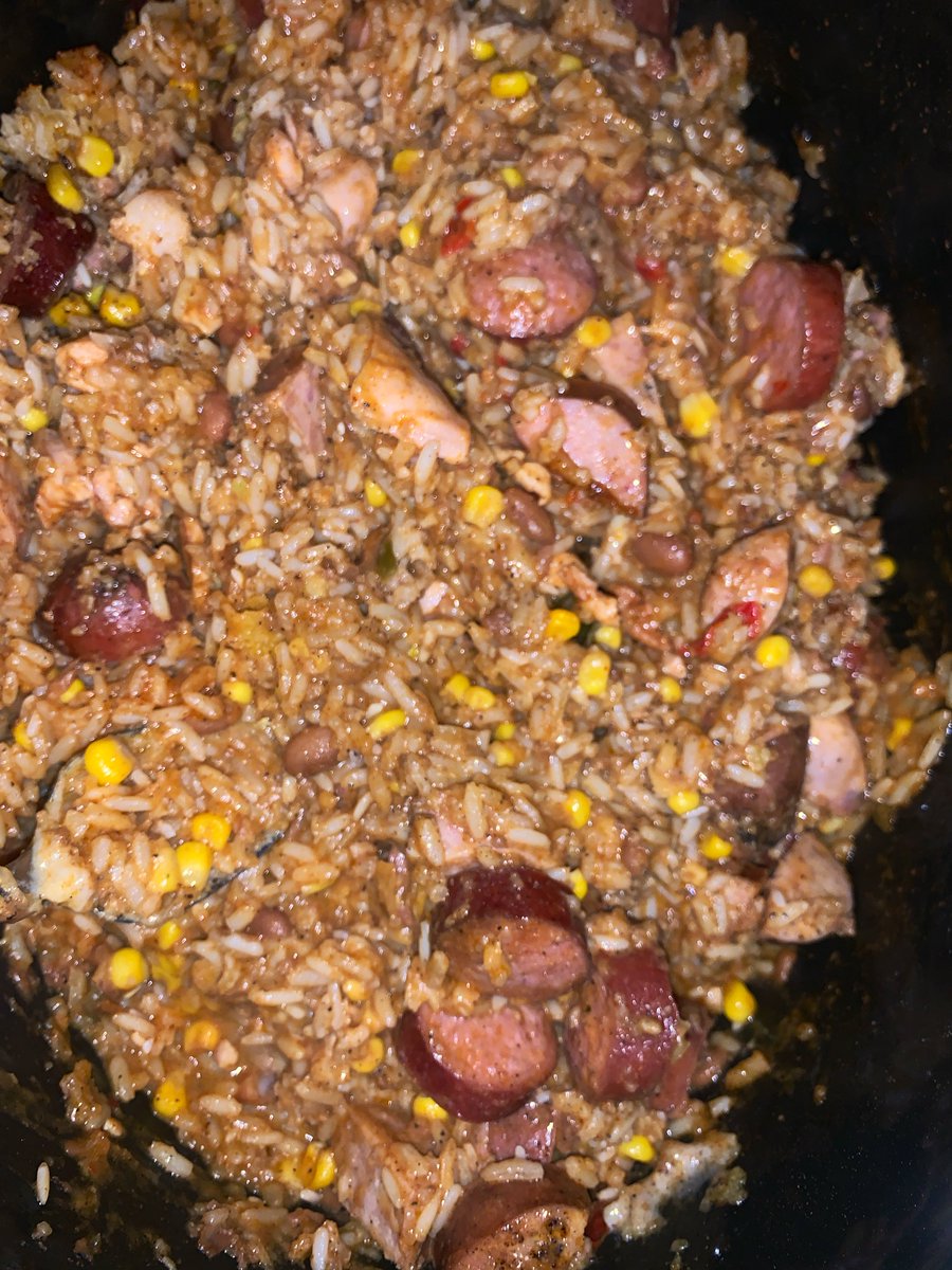 VesperRomance's tweet photo. Ground Beef, Chicken Thighs, Sausages (two kinds) Black, Red & Green Peppers, Onions, Garlic, Cilantro, Rice, Pinto Beans, Yellow Corn, Extra Virgin Olive Oilโฆ ummmm
No Two Recipes are ever the same ๐คทโโ๏ธ
Just like my songs ๐๐ถ
#WingingIt https://t.co/WeP8VxKByM