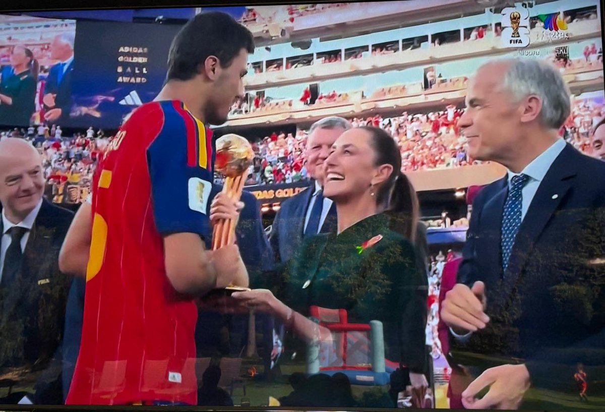 fernandeznorona's tweet photo. Un orgullo la compañera presidenta @claudiashein. https://t.co/lcmtclAlYJ