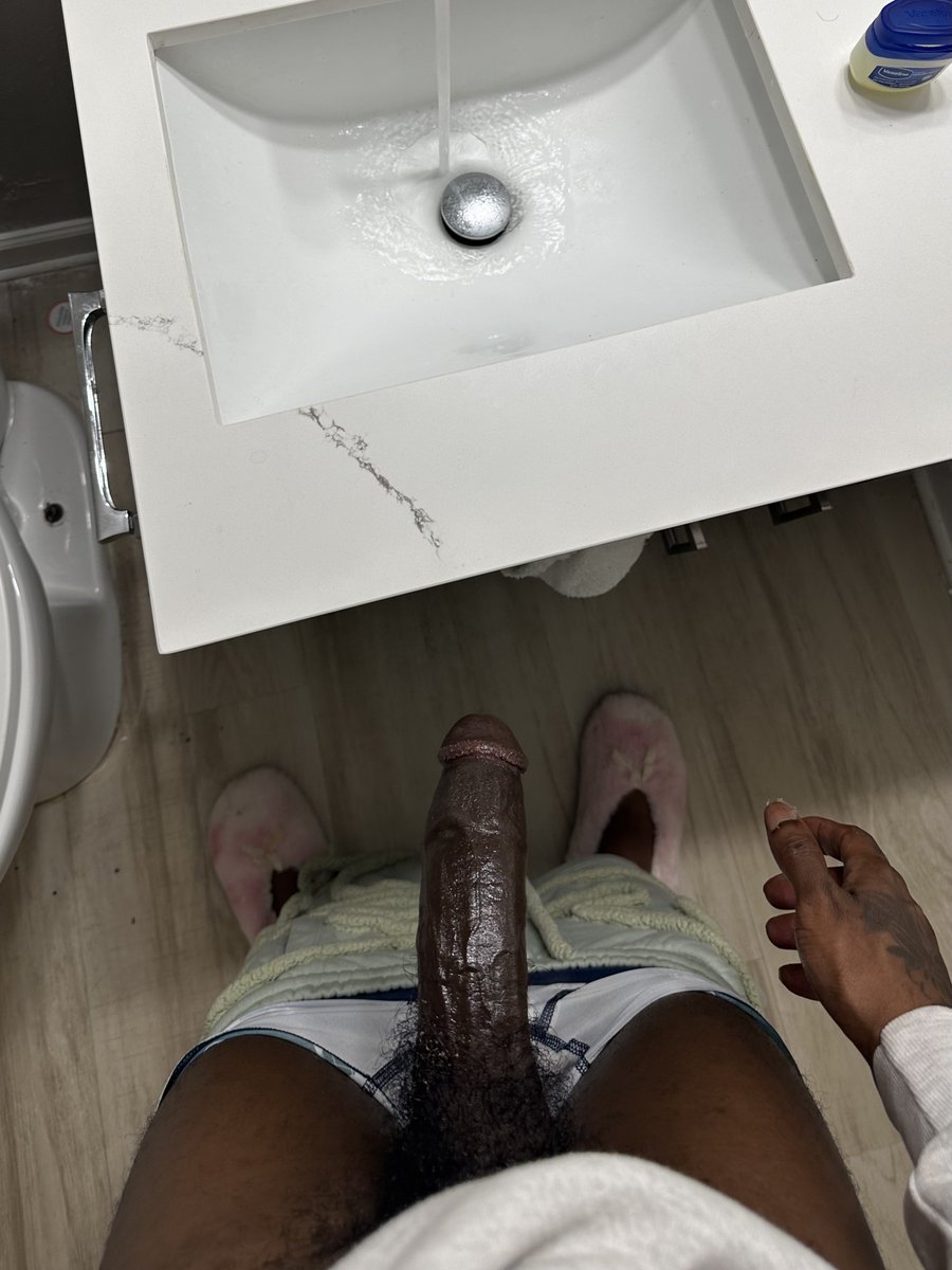 SlimCurv's tweet photo. U like my slippers 🙂‍↕️ https://t.co/RRbjp64oP1
