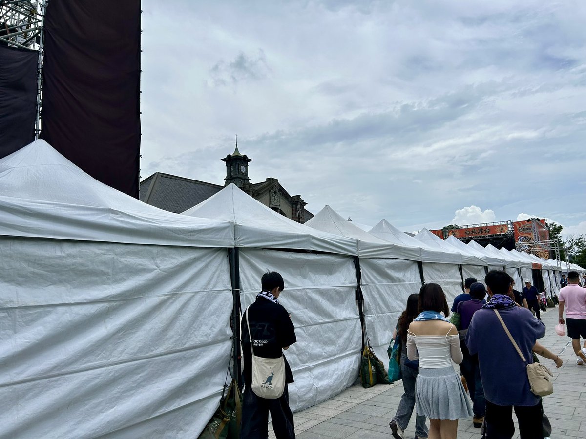 warabimochi28's tweet photo. 昨日、台中駅前では日曜日で人が多い上にイベントが開催中で(ライブ音楽大音量だったな)、旧駅舎の姿をちゃんと認識できなかった😅 3枚目と4枚目は2019年と2023年に撮った。 https://t.co/cgAiV5JTaL