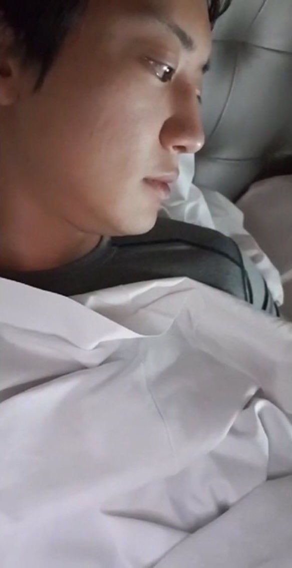 Krynstal's tweet photo. ada yang lagi kecewa nih jagoannya jadi runner up 🥺 https://t.co/sCfLfcgLis