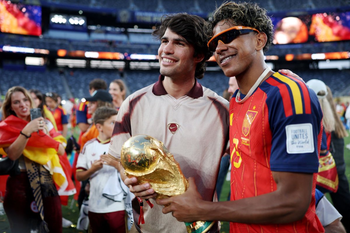 HQpcrt's tweet photo. Lamine Yamal &amp; Carlos Alcaraz #FIFAWorldCup https://t.co/0QeVHMgNvl