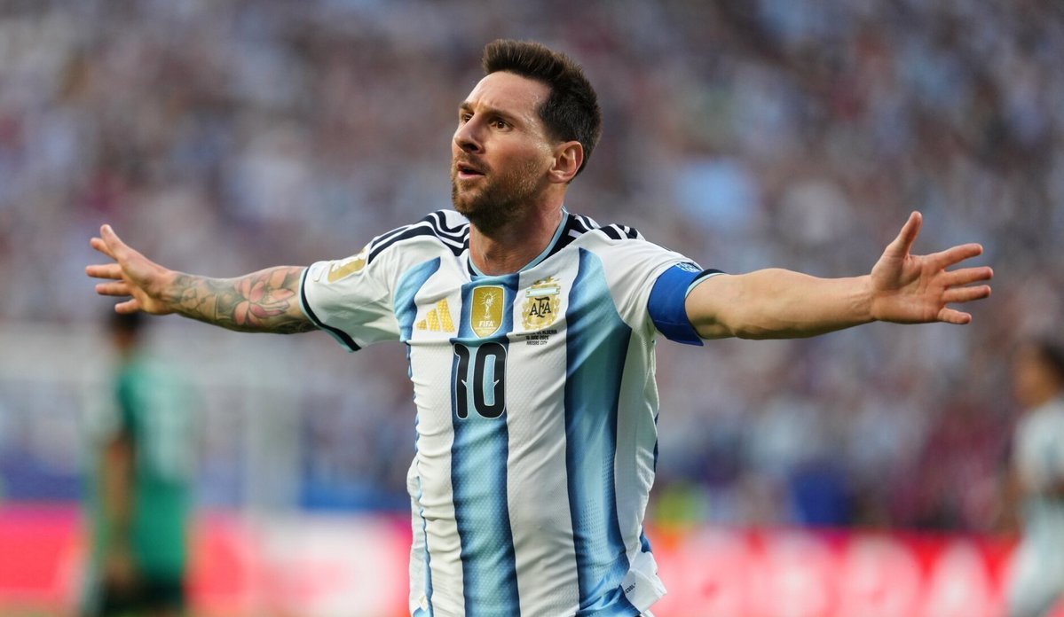 ImTanujSingh's tweet photo. LIONEL MESSI IN FIFA WORLD CUP:

- Won World Cup in 2022.
- RunnerUp in 2026 World Cup.
- RunnerUp in 2014 World Cup.
- Golden ball in 2022 World Cup.
- 2nd Most Goals.
- Argentina's Top scorer.
- Most Wins in the WC history.
- Oldest player to score Hattrick.
- Goals in Most consecutive matches.
- Most POTM in history.
- Longest scoring streak.

Thank You, Lionel Messi for everything in World Cups - The GOAT of Football. 🐐🙇